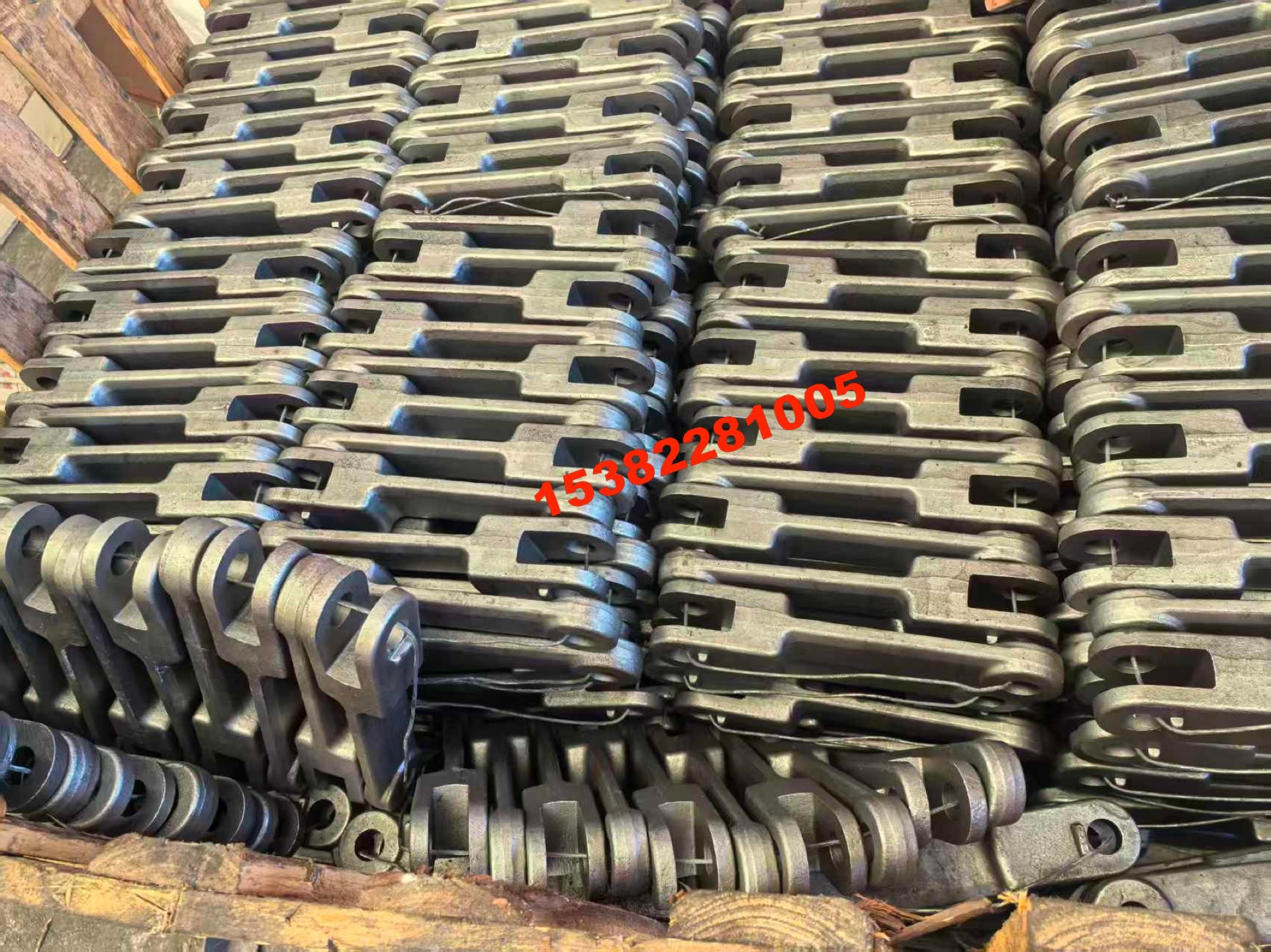 Forged Chain Links with Pusher Lugs for Slag Removers